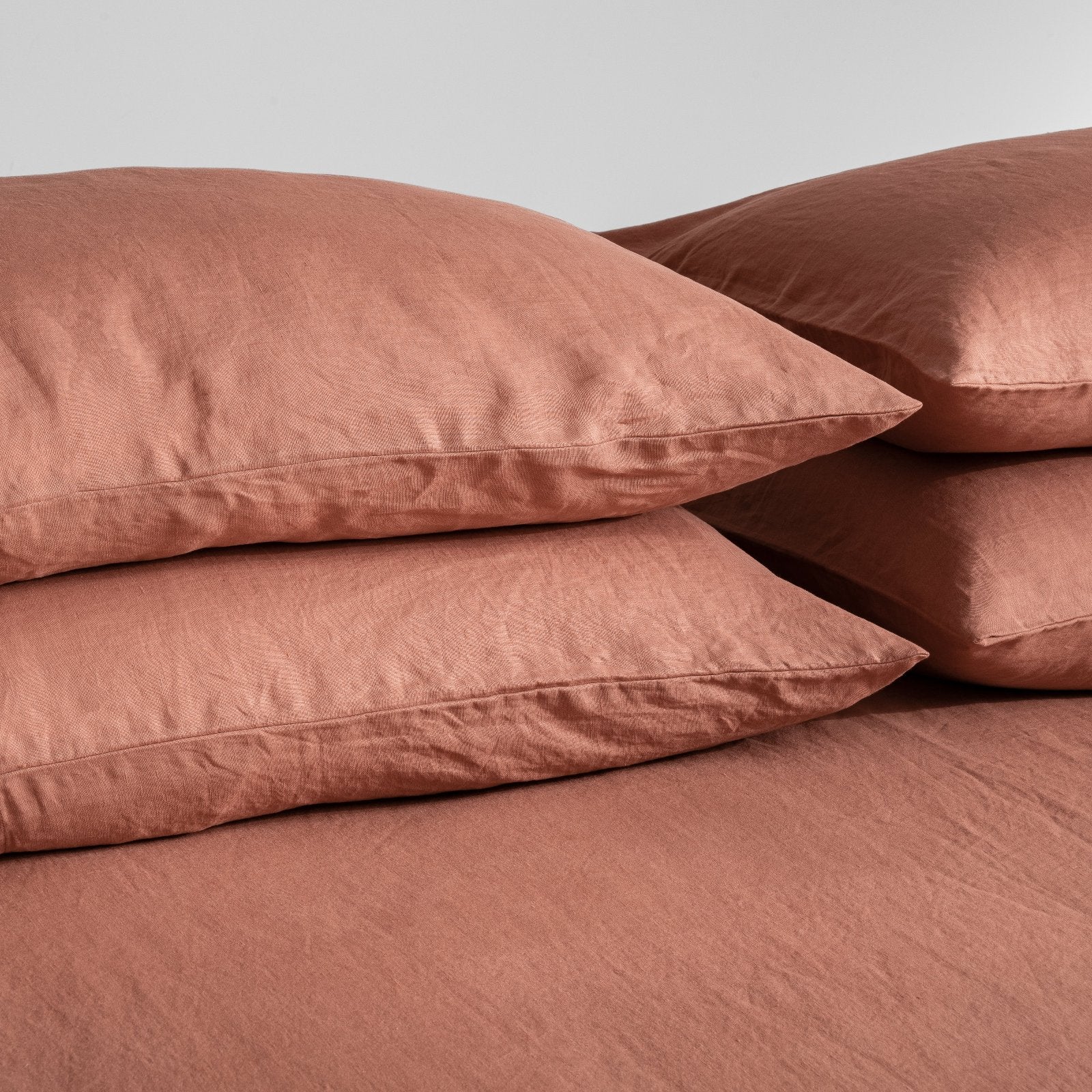 French Flax Linen Pillowcase Set in Rosa - Image 3