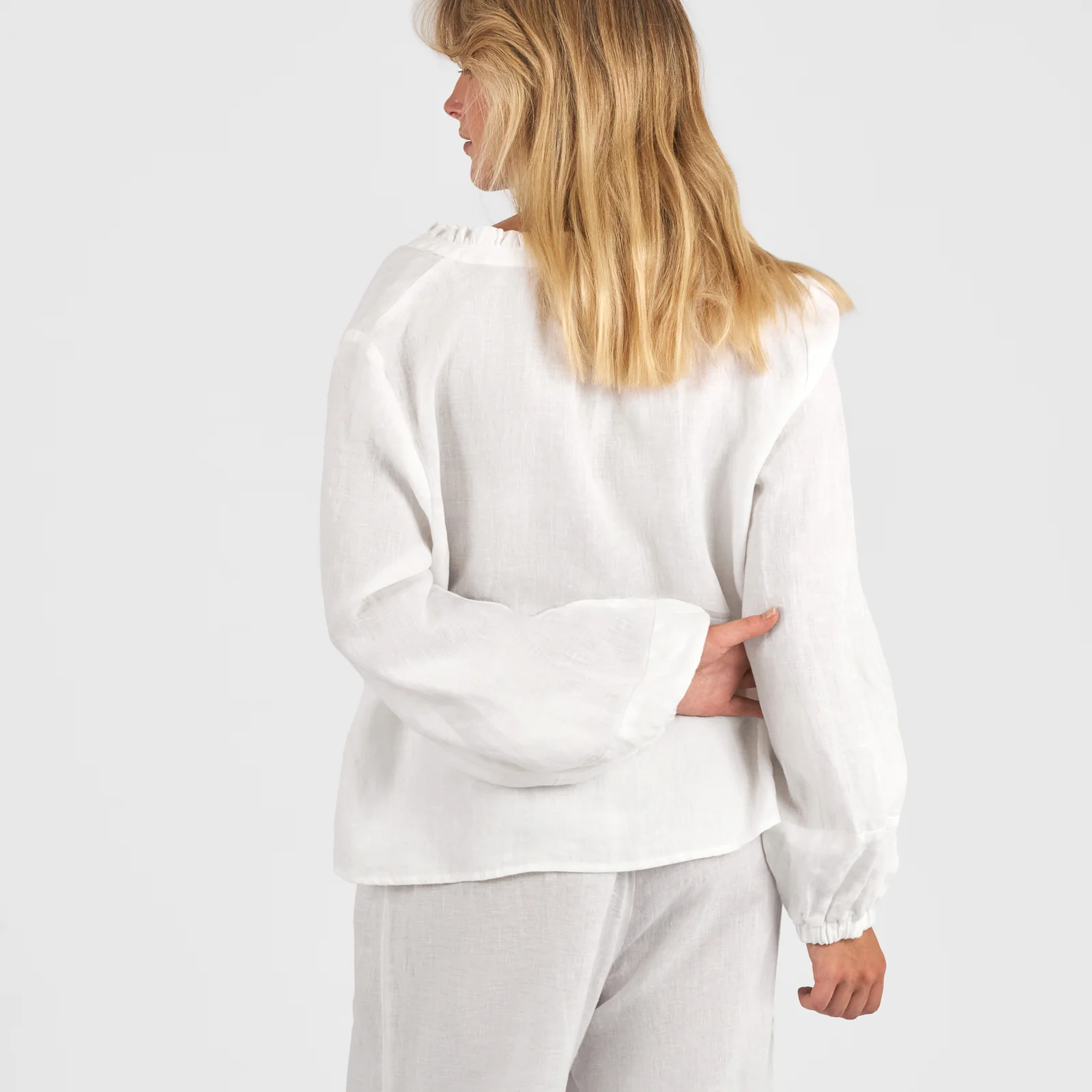 French Flax Linen The Artist Shirt in White - Image 3